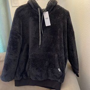 UGG PULLOVER HOODIE WITH POCKETS